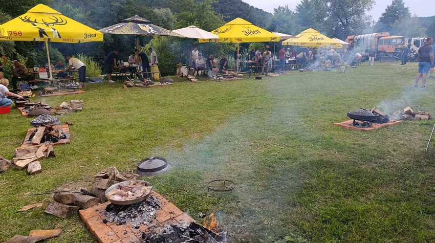 SAČIJADA BRINGS TOGETHER TRADITIONAL CUISINE LOVERS ON THE BANKS OF THE PLIVA RIVER